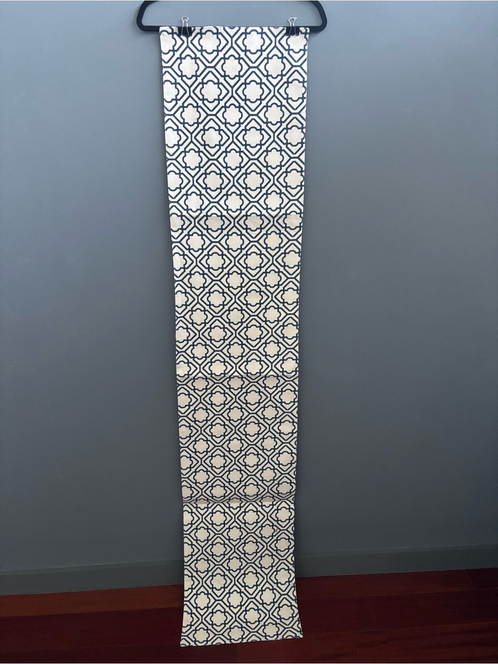 Table Runner in White and Navy Geometric Pattern